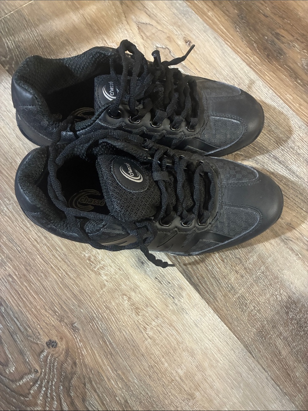 Chasse girls size 5 tennis shoes